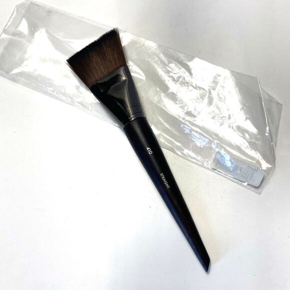 MAKE UP FOR EVER New Body Foundation Brush Medium 410 Straight - Picture 3 of 6